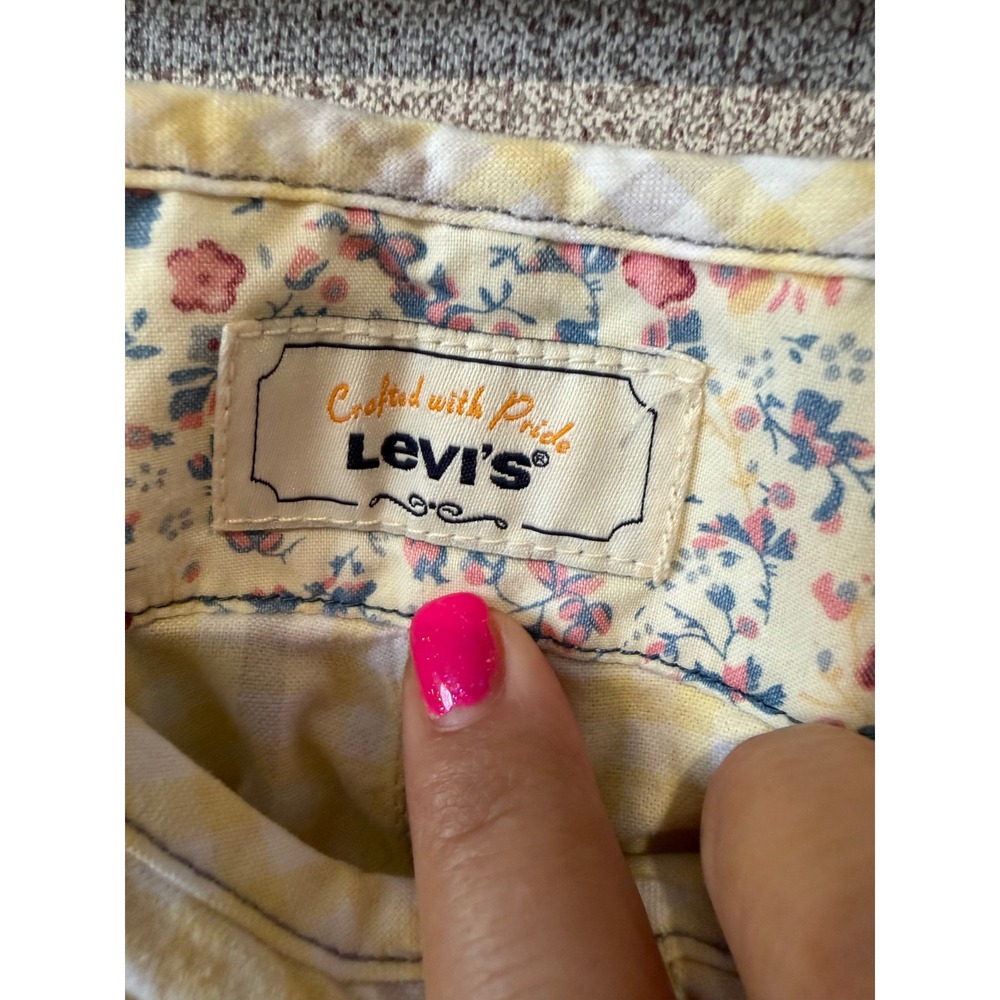 Levis Womens Yellow Gingham Plaid Casual Shorts Button Flap Pockets Est 1853 - Picture 9 of 10